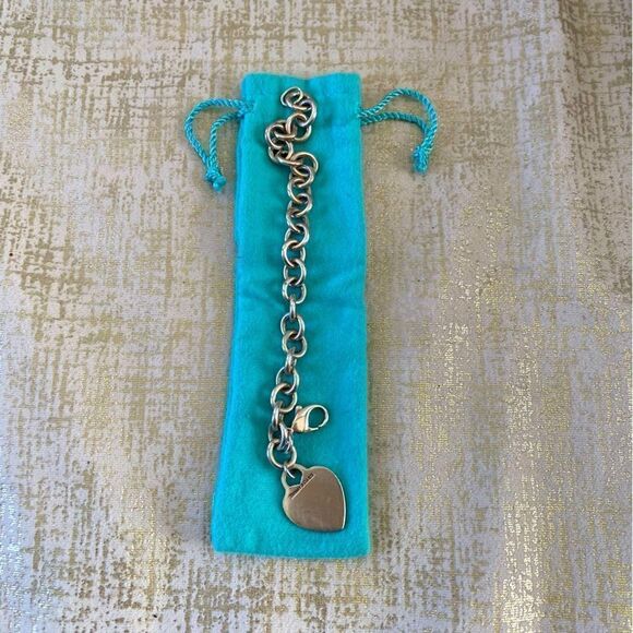 Tiffany & Co Silver 925 Classic Heart Charm Bracelet. Engravable. Pouch - Picture 6 of 11